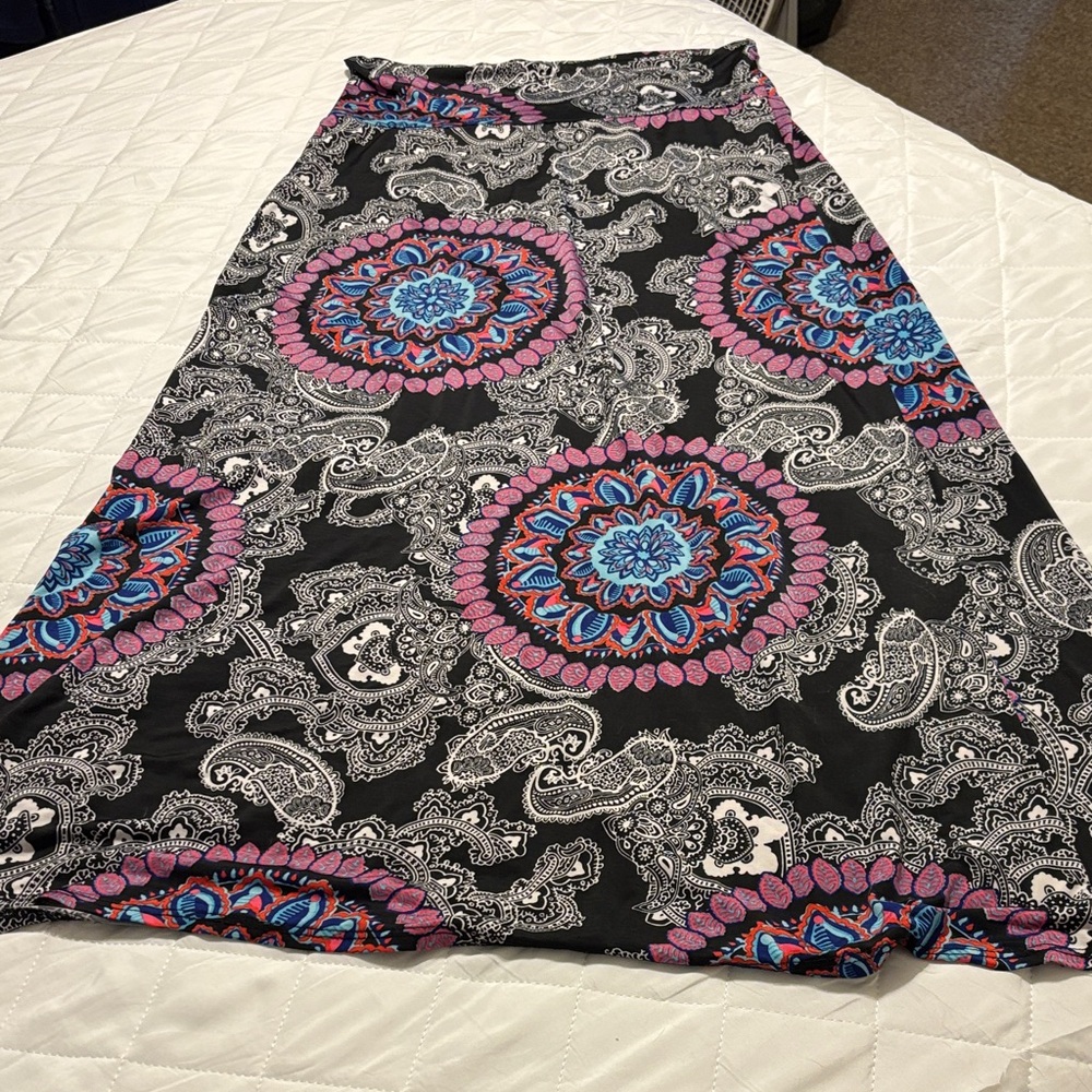 Azules Black and Pink Paisley Maxi Skirt